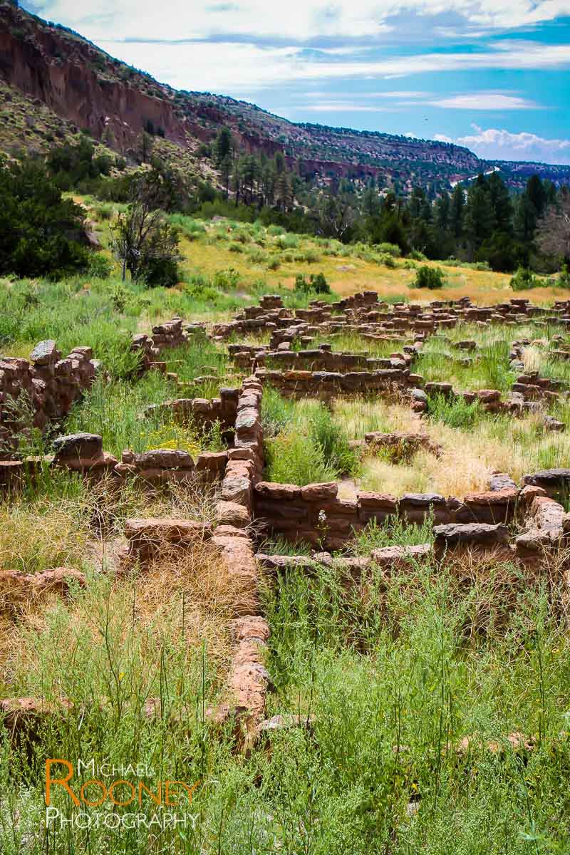 bandelier pueblo ruins