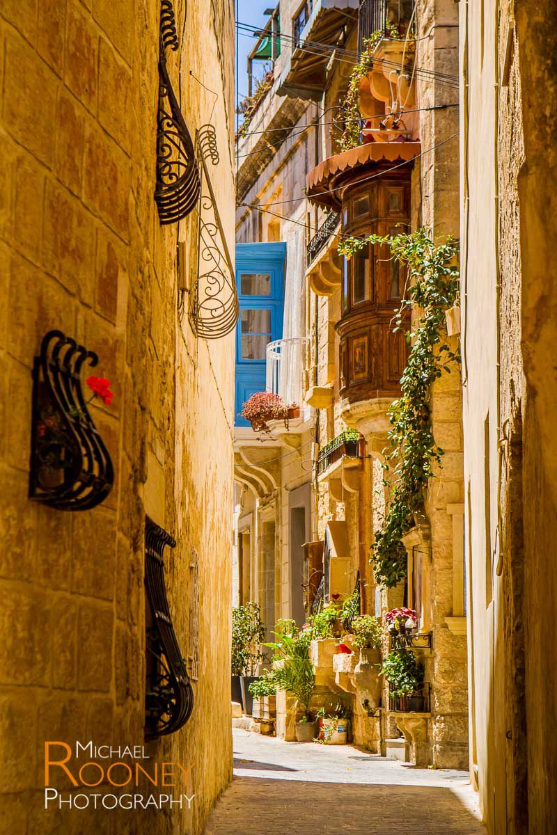 mdina malta sunny alley street narrow tourism historic urban
