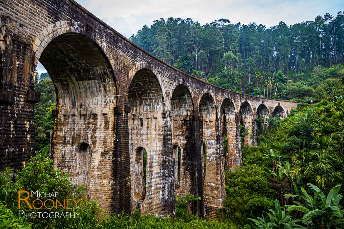 nine arch bridge railway viaduct ella sri lanka